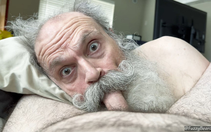 FuzzyBeardBoy: Spermahongerige papa zuigt pik, gemolken tot de laatste druppel