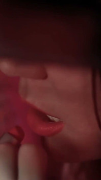 Was für eine glückliche lesbe, das volle dessous sex-spielzeug-kink-paket wie dieses zu bekommen
