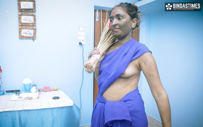 Cine Flix Media: Dua abang tiri mengongkek pembantu rumah mereka Chameli Bai dan...