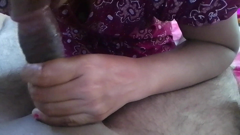 Bijukumar: Тамильская деревенская девушка сосет пенис своего мужа и наслаждается этим