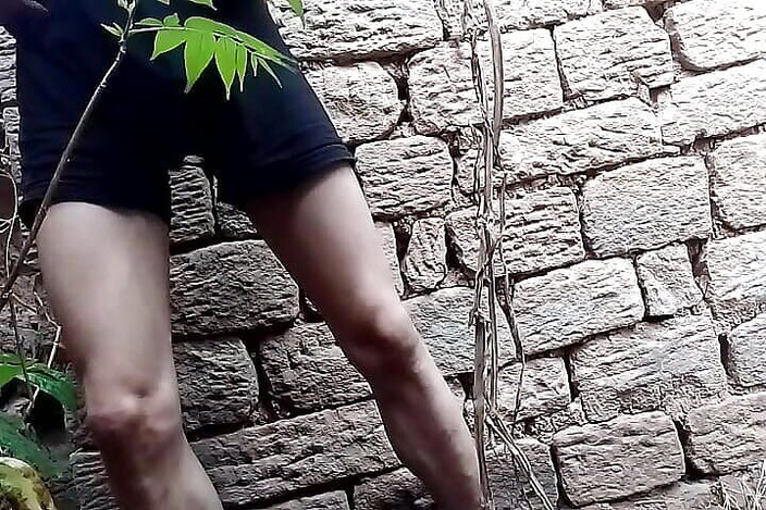 Gangbang straight: Pisse et jeu en plein air