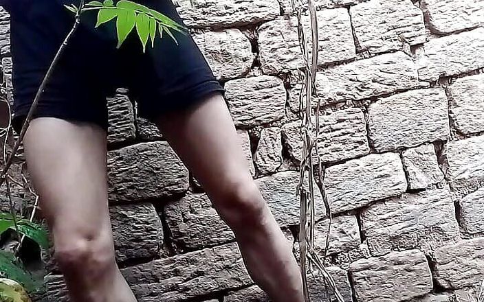 Xhamster stroks: Outdoor Piss and Play