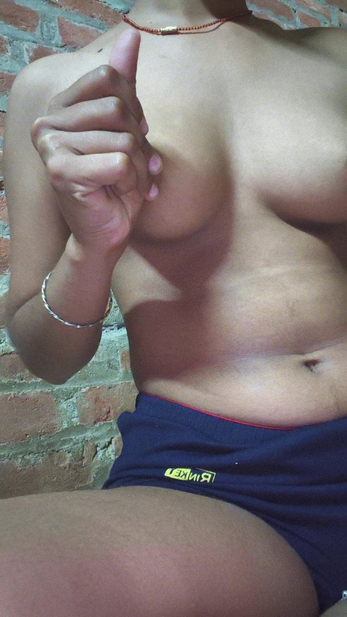 Moma: सेक्सी वीडियो