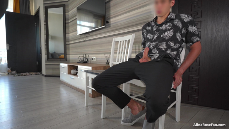 Alina Rose: 待合室で見知らぬ人の前でチンコを引き抜いた