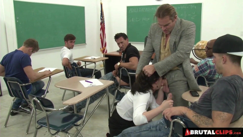 Brutaclips: Evan Stone sbattuta duramente da pochi tizi arrapati