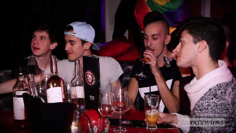 French twinks: Kongkek fisting pertama untuk dua kembar muda