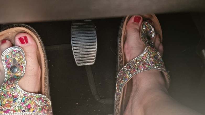 Nicoletta Embassi: Tung trafik pedal pumpar i Boho diabilder: lågklippt etnisk klänning...