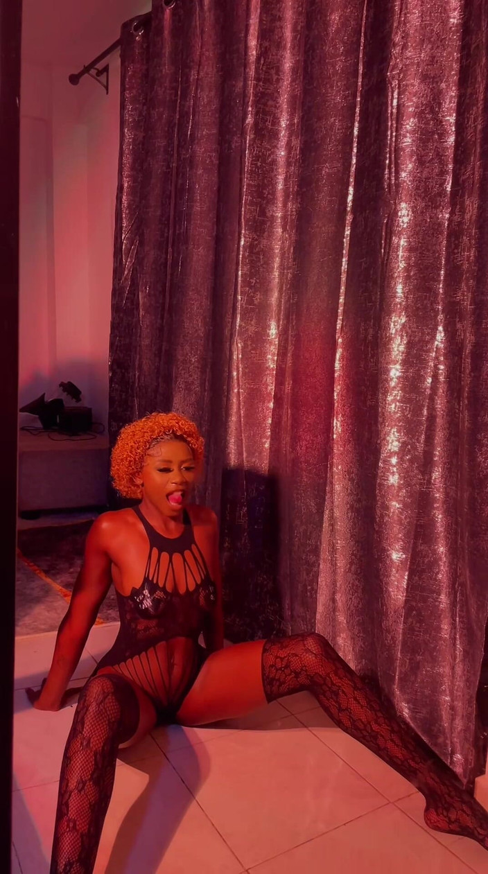 Chickysue: セクシーなランジェリーダンス