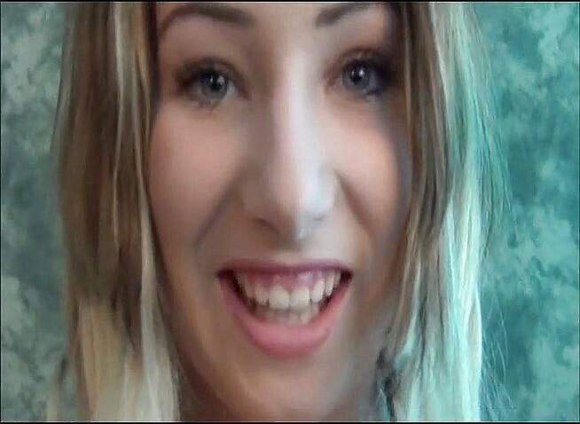 Flash Model Amateurs: Sladká blonďatá teenagerka je na castingu postříkána nákladem