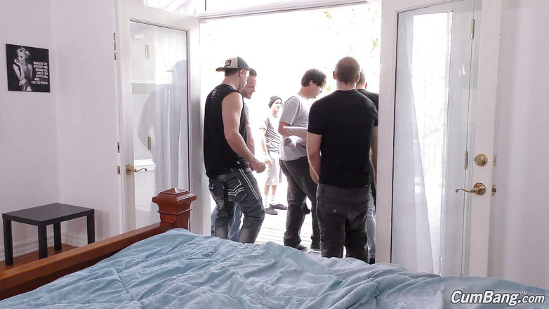 Cum Bang: Kira Noir kokhalst en gaspedaal op blanke pikken