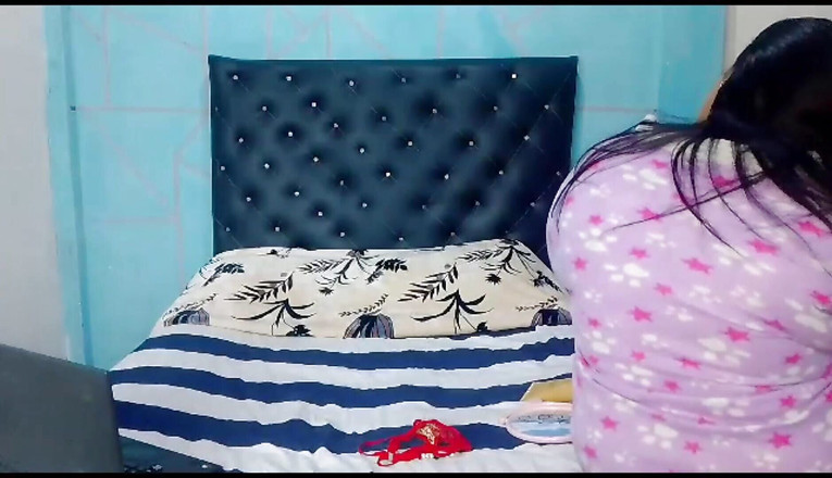 WhysMom: Seksi iç çamaşırlı büyük memeli üvey anne orgazm olmak için kocamın kıllı...