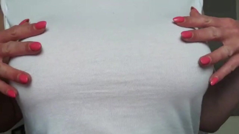 Aqua Pola: Een orgasme en afkoelen door mijn t-shirt nat te maken