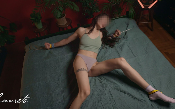 Lanreta: संघर्ष के 20 मिनट। बिस्तर से बंधे हाथ और पैर