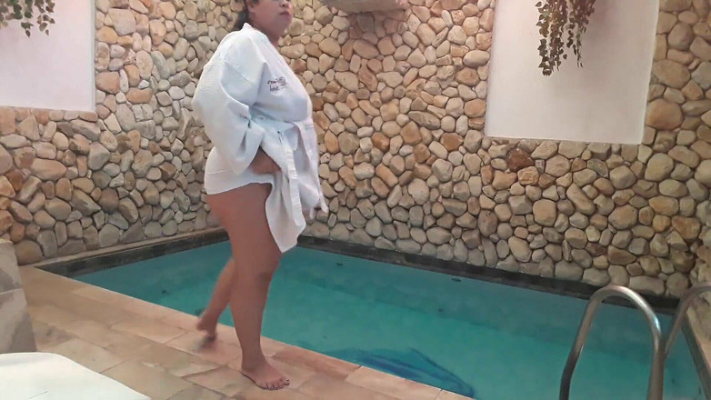 Enfgulosa: 수영장에서 시오후키.