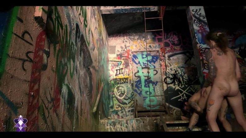 Gray Perrier: Chica Trans Follando En Público a Un Hombre Trans En...