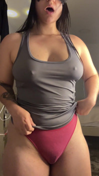 Latina Sexy Te Seduce Mângâindu-și Corpul Cu Haine - Orgasmul Puternic O Face Să Gemă De Plăcere