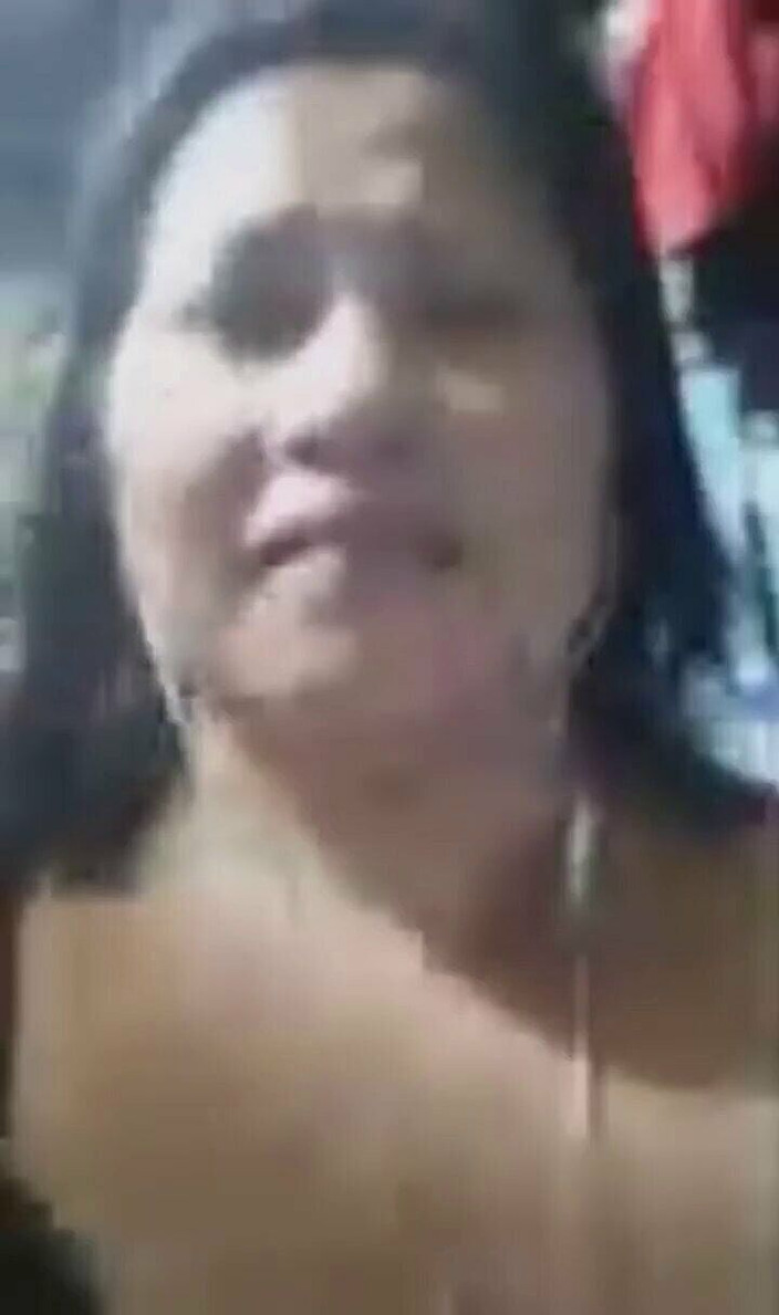 Carol Rayos De Guzman: 화장실에서 사정하는 웨이트리스