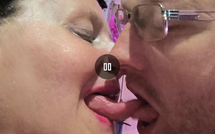 HerculesnVENUS: Tounge oyunu sahip oldukları tüm tounge ile ateşli öpüşüyor