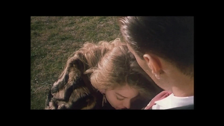 Vintage megastore: Sexy Pornohvězda Moana Pozzi ošukaná ve své chlupaté kundičce a...