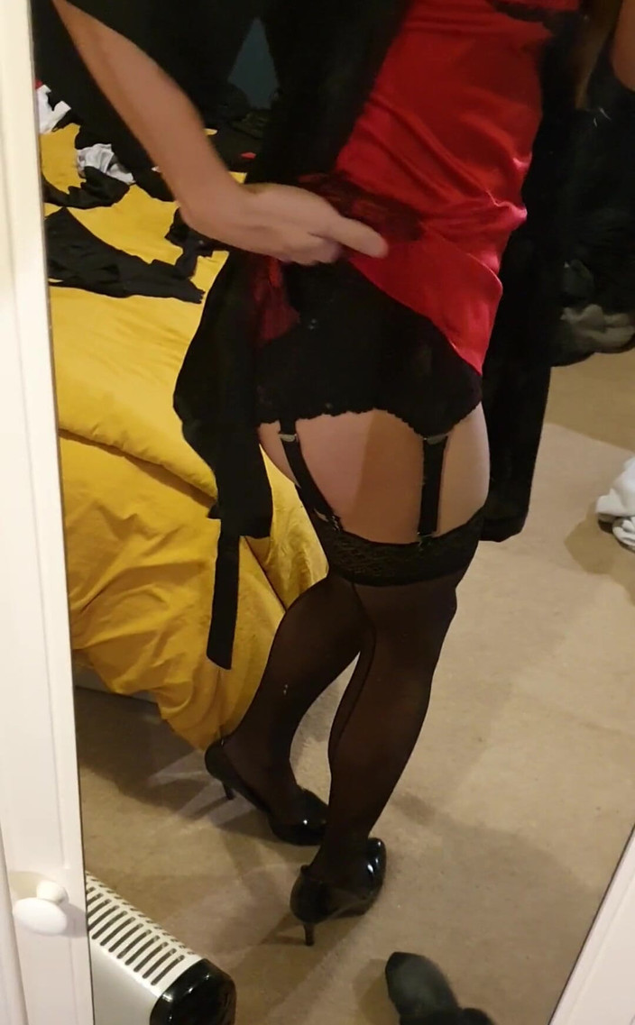 JessicaXD: Přejete si, abys po mně takhle honí rukama?