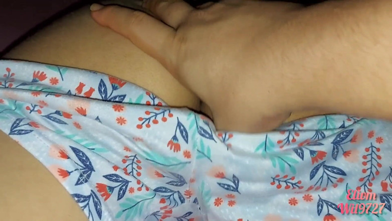 Wil9727: Jugando entre las sábanas con mi hermanastra