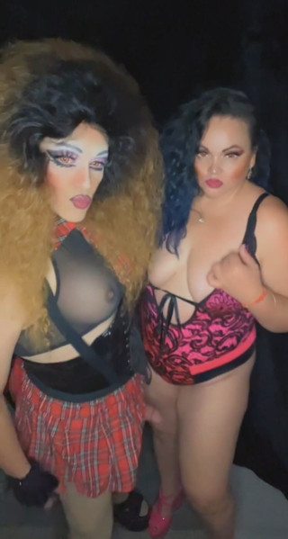 Shelly Robertss: Nữ sinh viên Rock