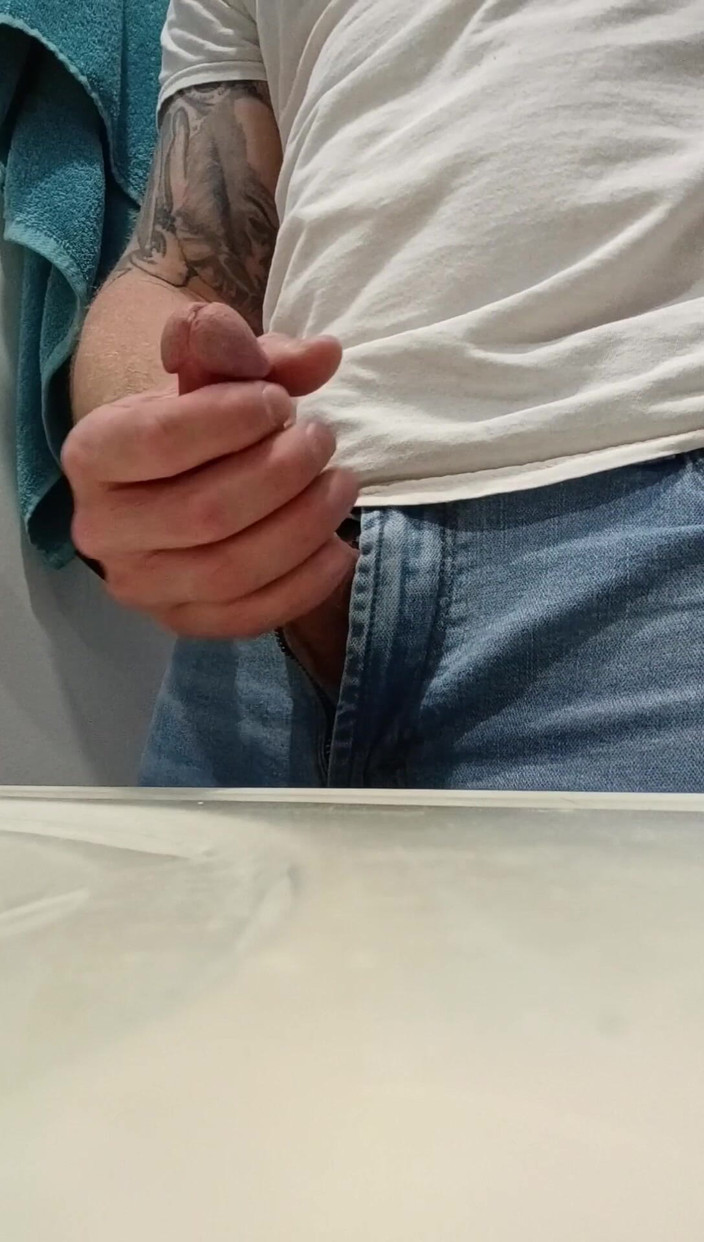 Themilkman618: Lelaki putih menggunakan dua tangan untuk Jack off yang membawa...