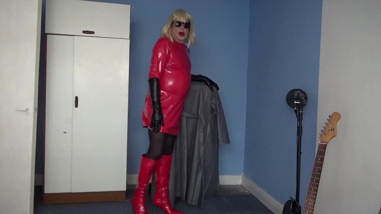 Leather Kirsten: Follando en cuero