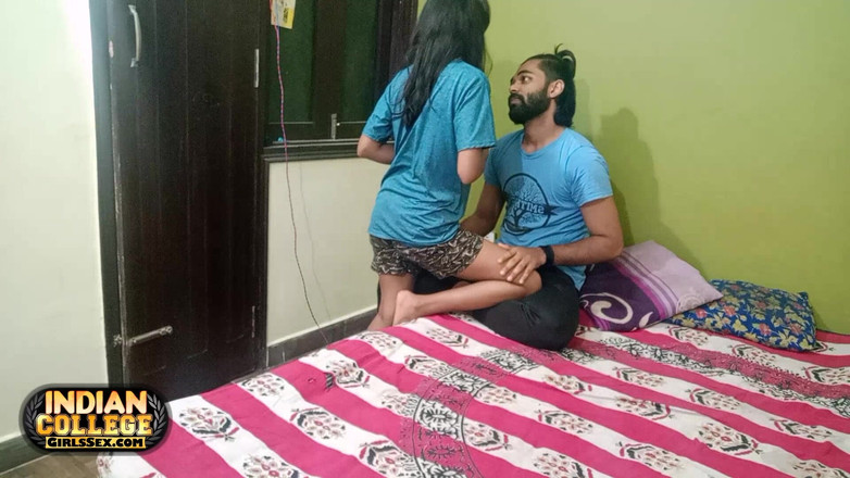 Hindi-Sex: Succosa di 18 anni ragazza magra desi scopata da un fusto...