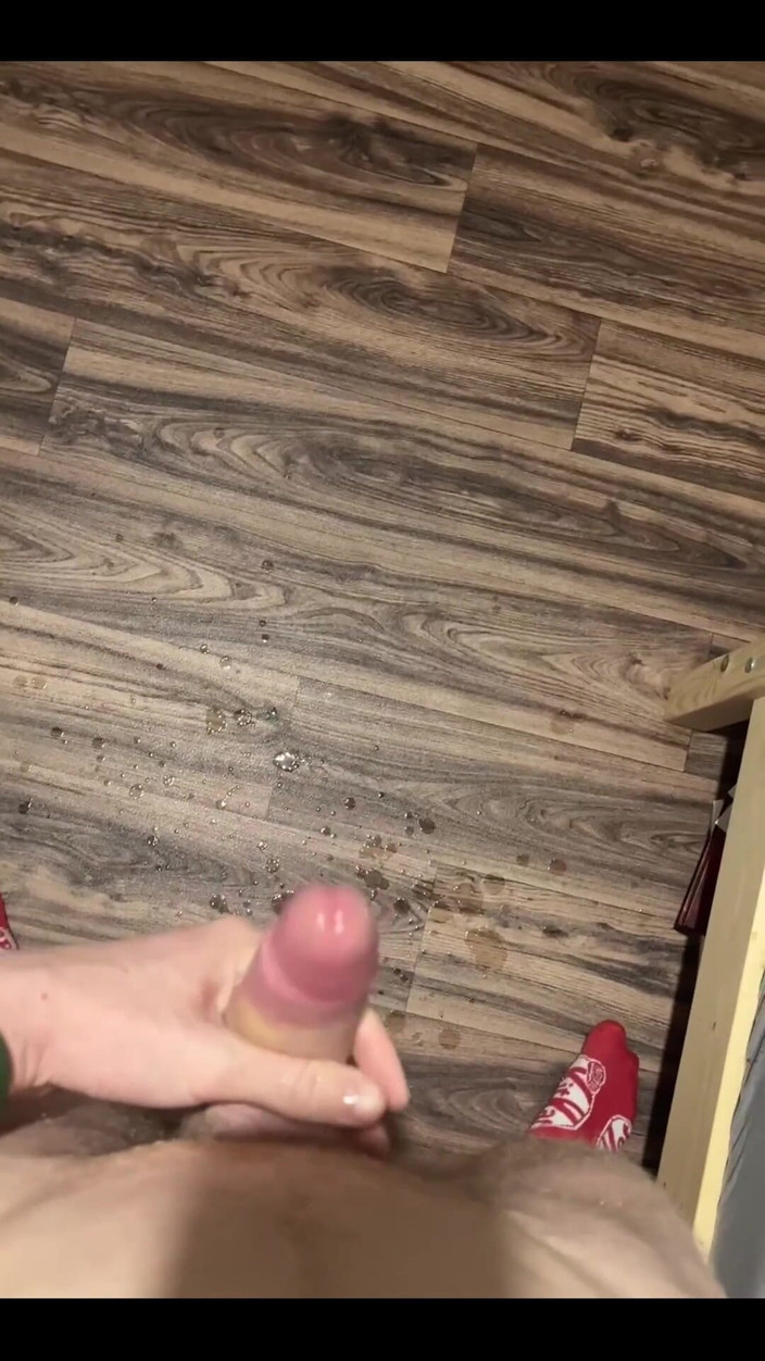 Johnny69227: Twink Mit Großem Schwanz, Solo: Dünne Studentin Wichst Und Entlädt...