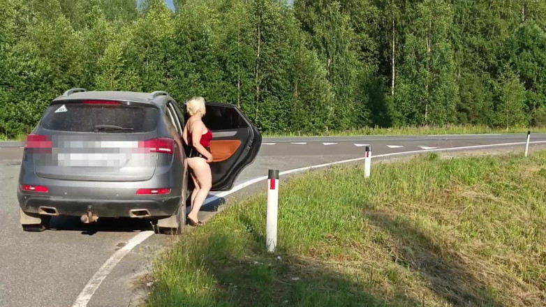 RedRoseRus: Škádlí Řidiče Na Dálnici