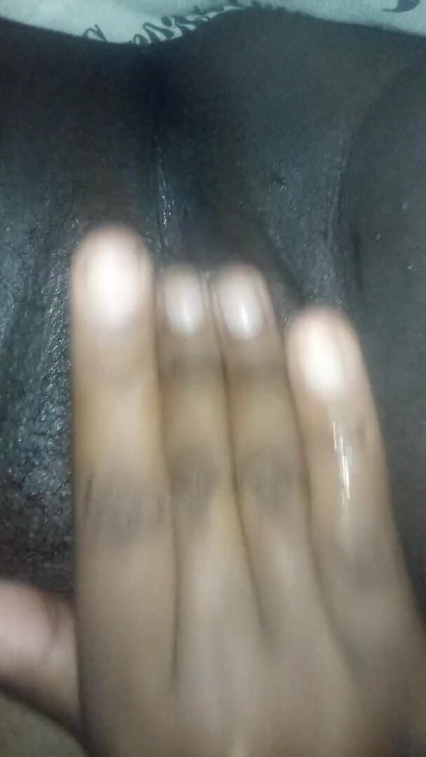 Sexy thando: Playing with my wet pussy