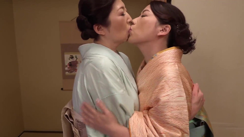 Vulture: Beautiful Ladies' Lesbianism 4-5