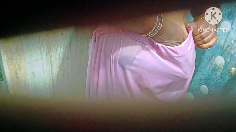 Sweethoneybgl: Ragazza con tette enormi fa il bagno e seduce il...