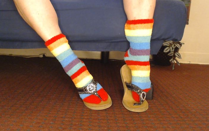 TLC 1992: Fuzzy Rainbow Socks Guess Leather Flip Flops
