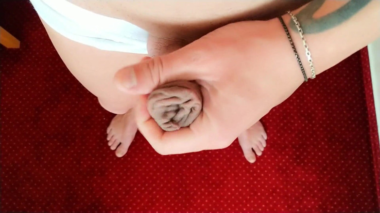 Idmir Sugary: Elle tire le prépuce sur une bite douce