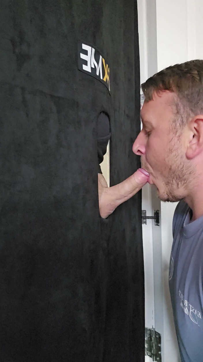 welsh_blokexxx: Sucking Cock at Glory Hole