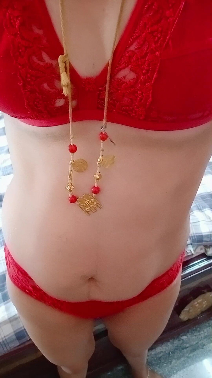 Krish meera: Tamilská manželka Meera připravená na šukání s červenými kalhotkami