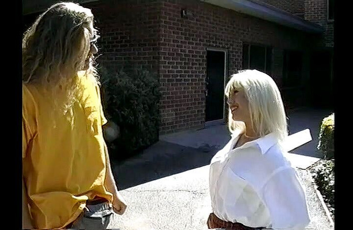 Outdoor pervs: College bro picks up teen slut for quickie in the...