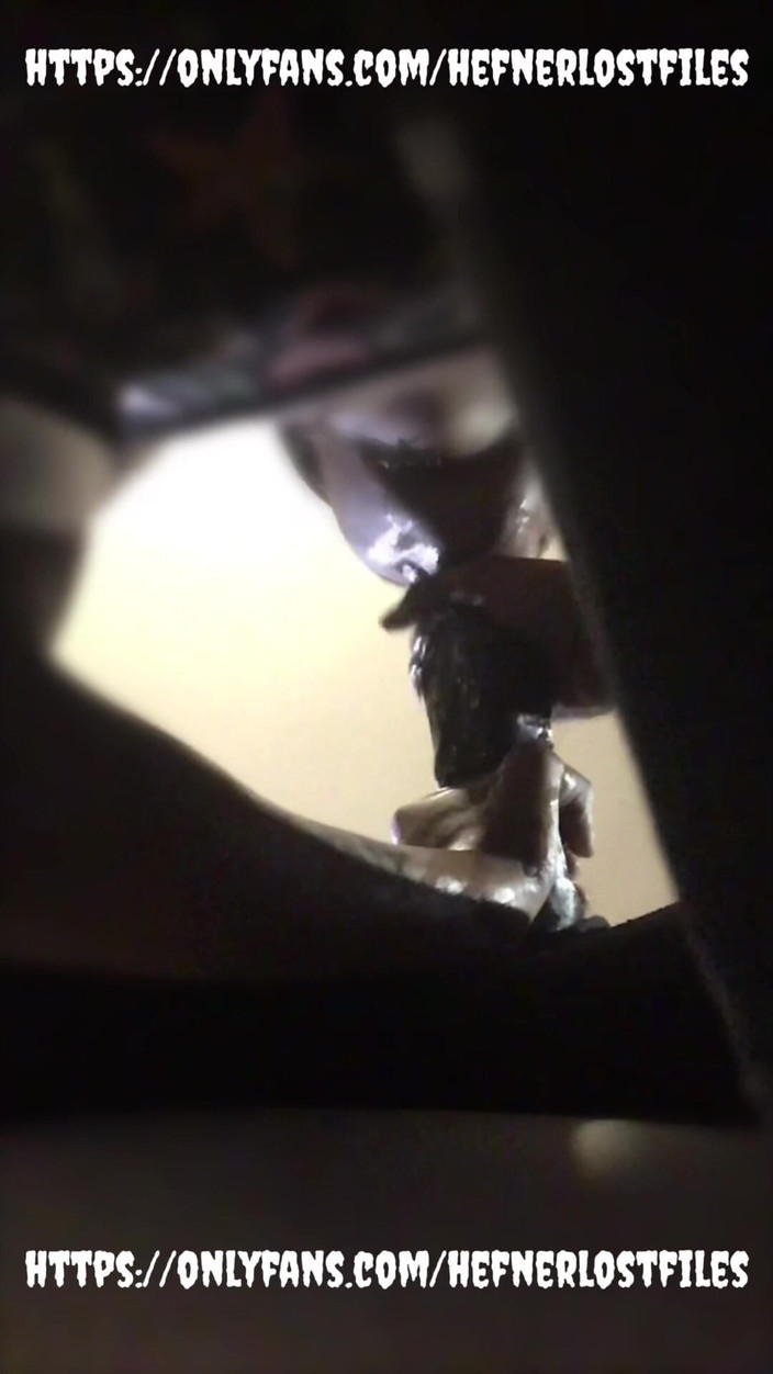 PlayboyHef: Betrügende Freundin Lutschte Meinen Schwanz in Ihrer Pause