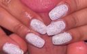 Latina malas nail house: White nails with sparkles