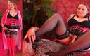 Arya Grander: Сидіння на обличчі та лизання ніг у нейлонових чорних панчохах. Збуджена домінантна мамка. Масляний масаж дупи. Arya Grander