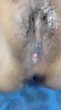 Bhabhi fue hecho a descansar y luego su pene fue insertado en su coño