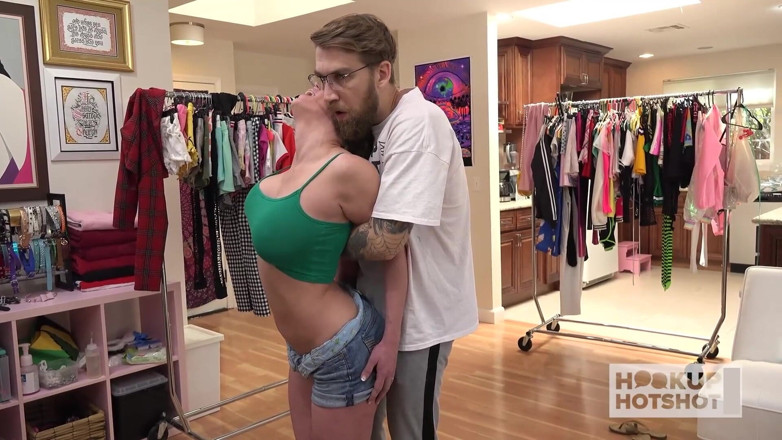 HookUp HotShot-BTS: Bts - Slutty Dee Williams Is Horny for Bryan Gozzling's Rough...