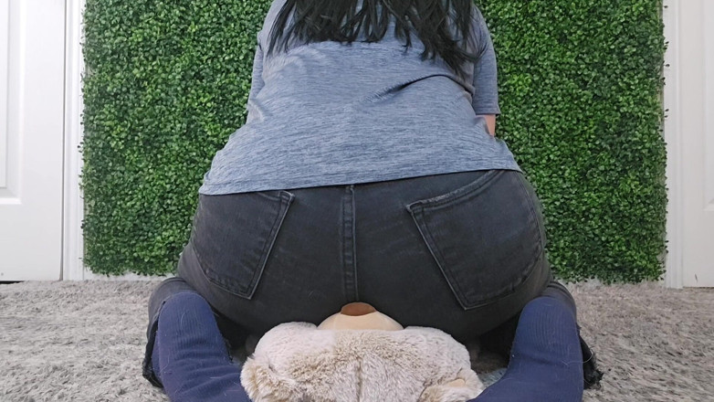Julia Ryan: Xì hơi vào mặt teddy của tôi