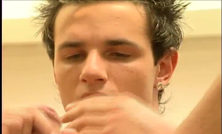 Latino Boys Studio: Кері Лекс показує нам усе, що у нього є...