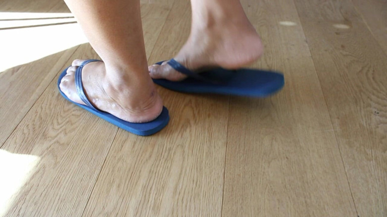 Natural-Woman-Silke: Kaki saya dalam selipar