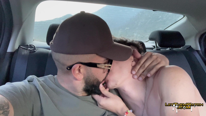 Let them watch: Public Uncut Twink jebanie hardcore anal raw sex gay!