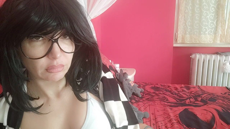 savannahamatoriale: she bangs, she burps!