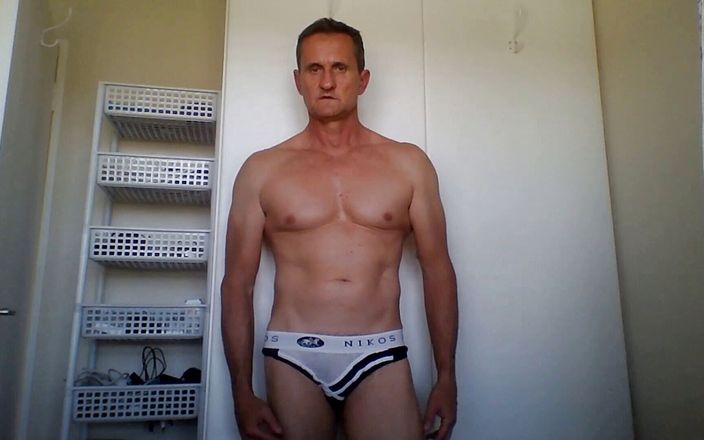 FitandHungDad: Hung, muscular South African strips, plays and cums!